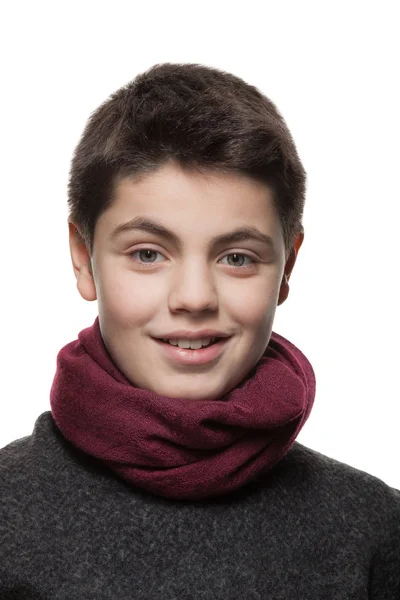 Portrét chlapce s svetr se šálou — Stock fotografie