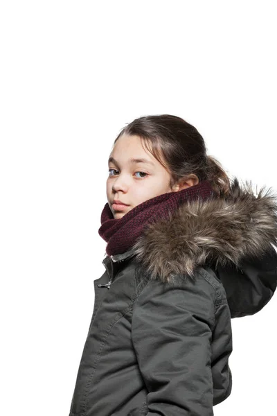 Девушка в зимнем пальто, портрет — стоковое фото