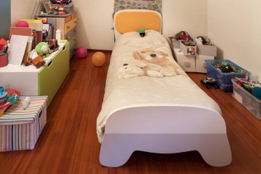 Birçok oyuncaklar ile iç, Oda