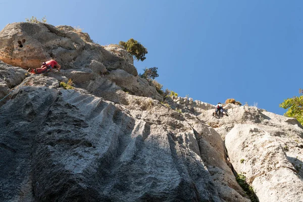 Man climbing on a limestone wall — Stock Photo, Image