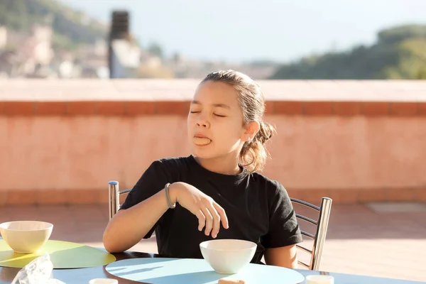 Grl having kahvaltı — Stok fotoğraf