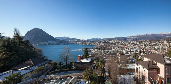 Panoramisch uitzicht over de stad Lugano — Stockfoto