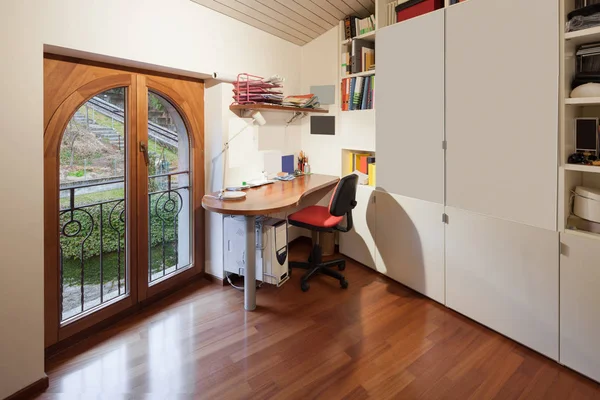 Интерьер квартиры, офисной комнаты — стоковое фото
