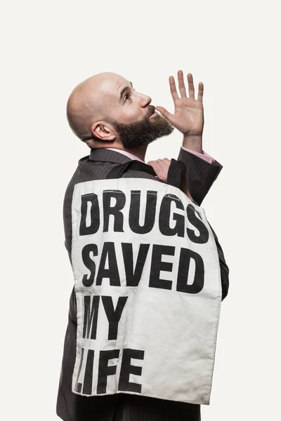 Young bald man shows a slogan — Stock Photo, Image