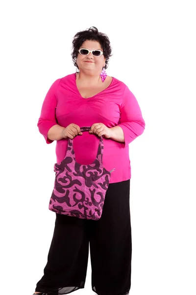Портрет веселой женщины с сумкой — стоковое фото