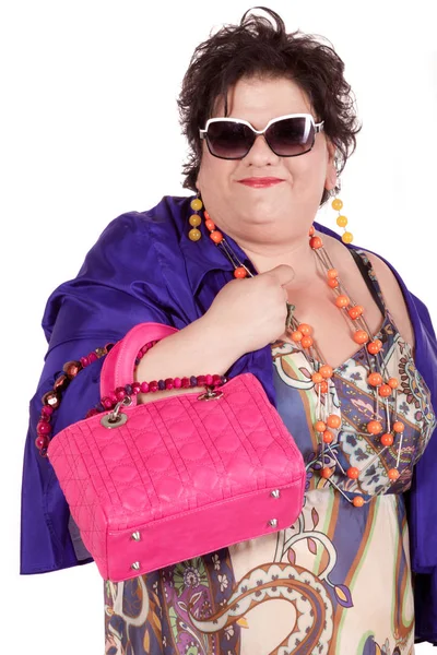 Портрет веселой женщины с сумкой — стоковое фото