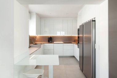 Modern mutfak, kimse