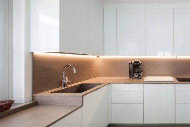 Modern mutfak, kimse