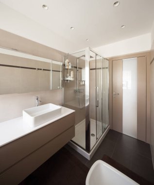 İç daire, lavabo ve duş