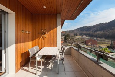 Balkon bir apartman