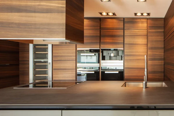 Wide brown dapur di apartemen modern — Stok Foto