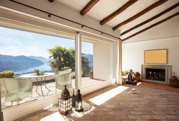 Möbliertes Wohnzimmer mit schöner Aussicht — Stockfoto