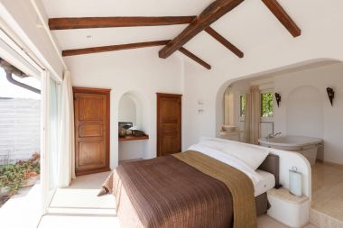 Şık yatak odası ve banyo