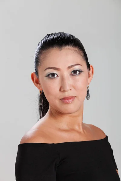 Elegant Asian woman in studio, portrait — Stock Photo, Image