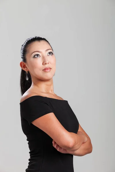 Mujer asiática elegante en estudio, retrato —  Fotos de Stock