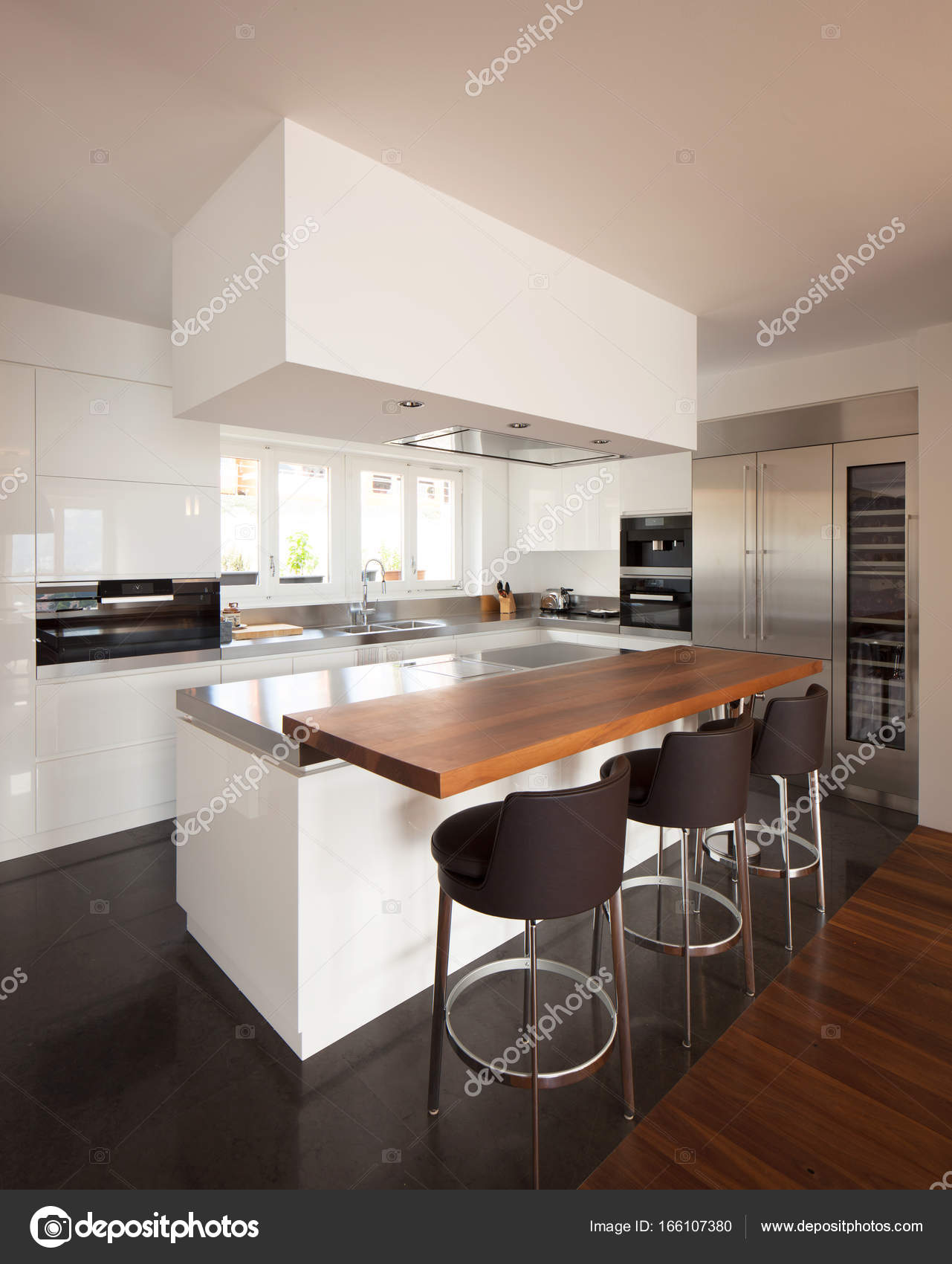 Cozinha Moderna Em Apartamento De Luxo Stock Photo Zveiger Cozinha Moderna Em Apartamento De Luxo Stock Photo Zveiger