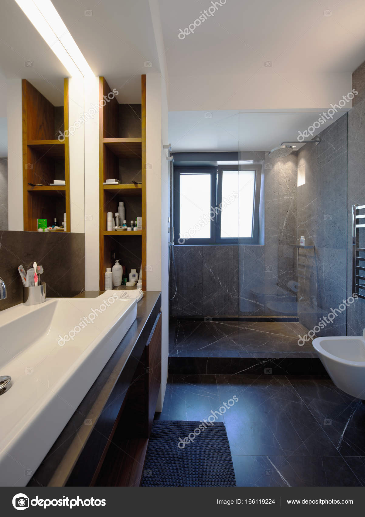 Bagno moderno in appartamento di lusso — Foto Stock © Zveiger #166119224 Bagno moderno in appartamento di lusso — Foto Stock © Zveiger #166119224