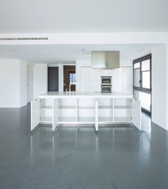 Tüm dolap açıktır 