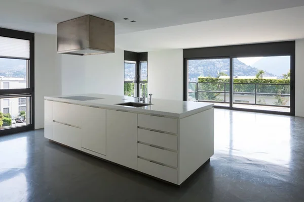 Cocina con vista al lago — Foto de Stock