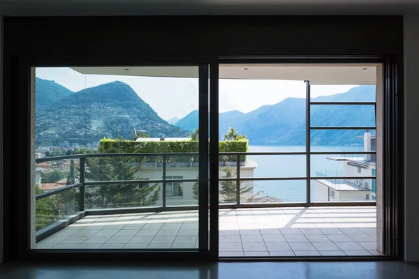 Vista del lago desde la ventana — Foto de Stock