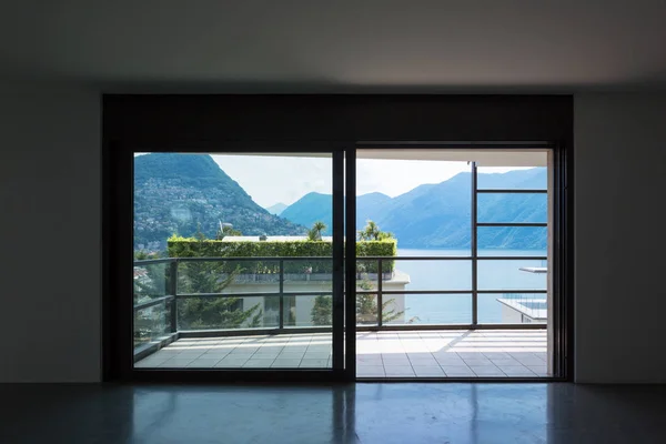 Vista del lago desde la ventana — Foto de Stock