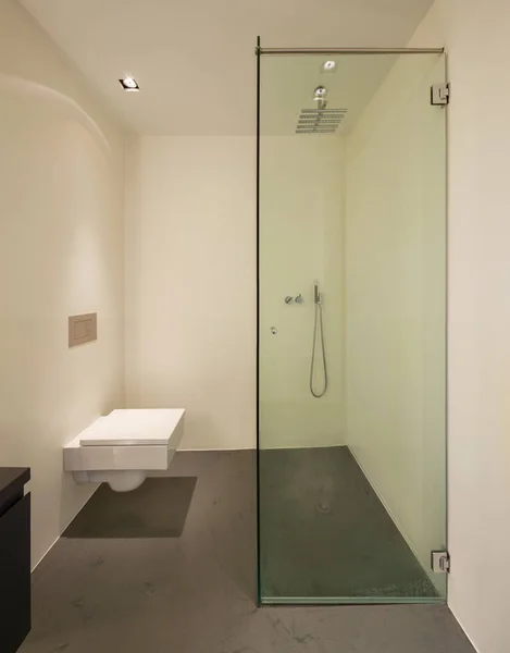 Moderní bílý koupelna — Stock fotografie