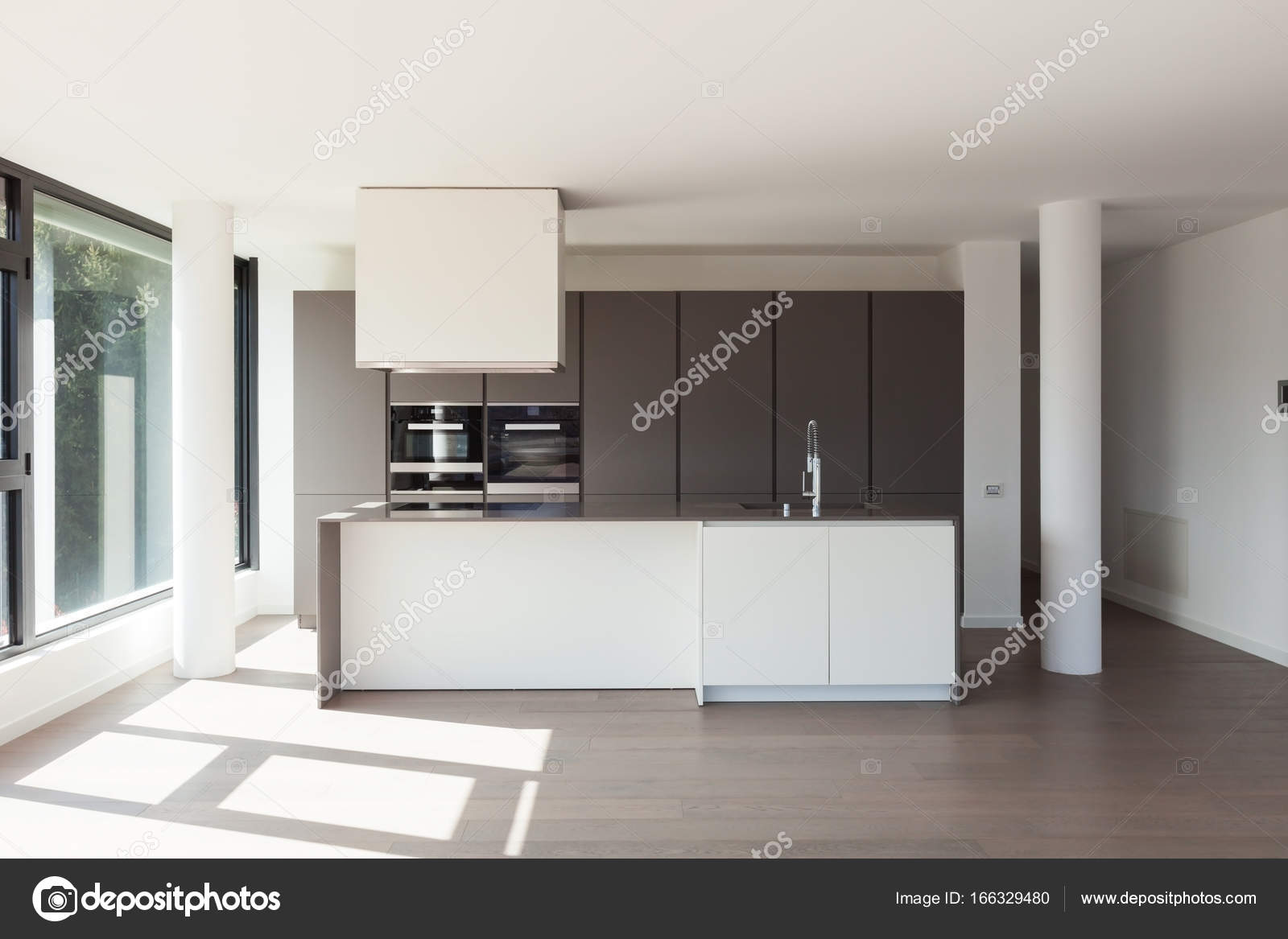 Cozinha Da Ilha Em Uma Ampla Sala Fotografias De Stock Zveiger Cozinha Da Ilha Em Uma Ampla Sala Fotografias De Stock Zveiger