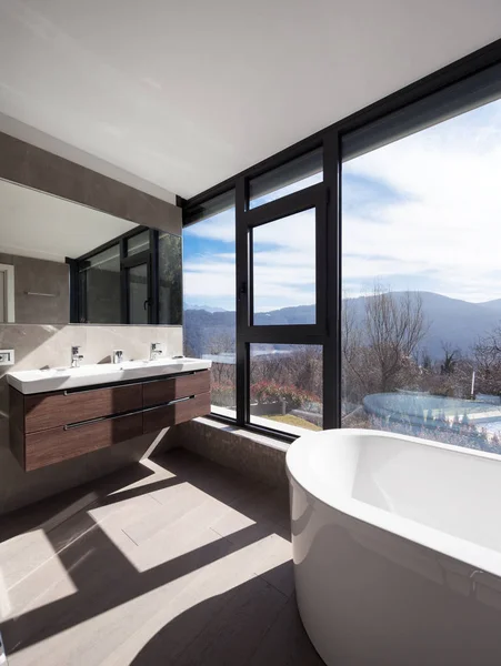 Bagno moderno in una casa — Foto Stock