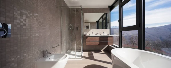 Bagno moderno in una casa — Foto Stock