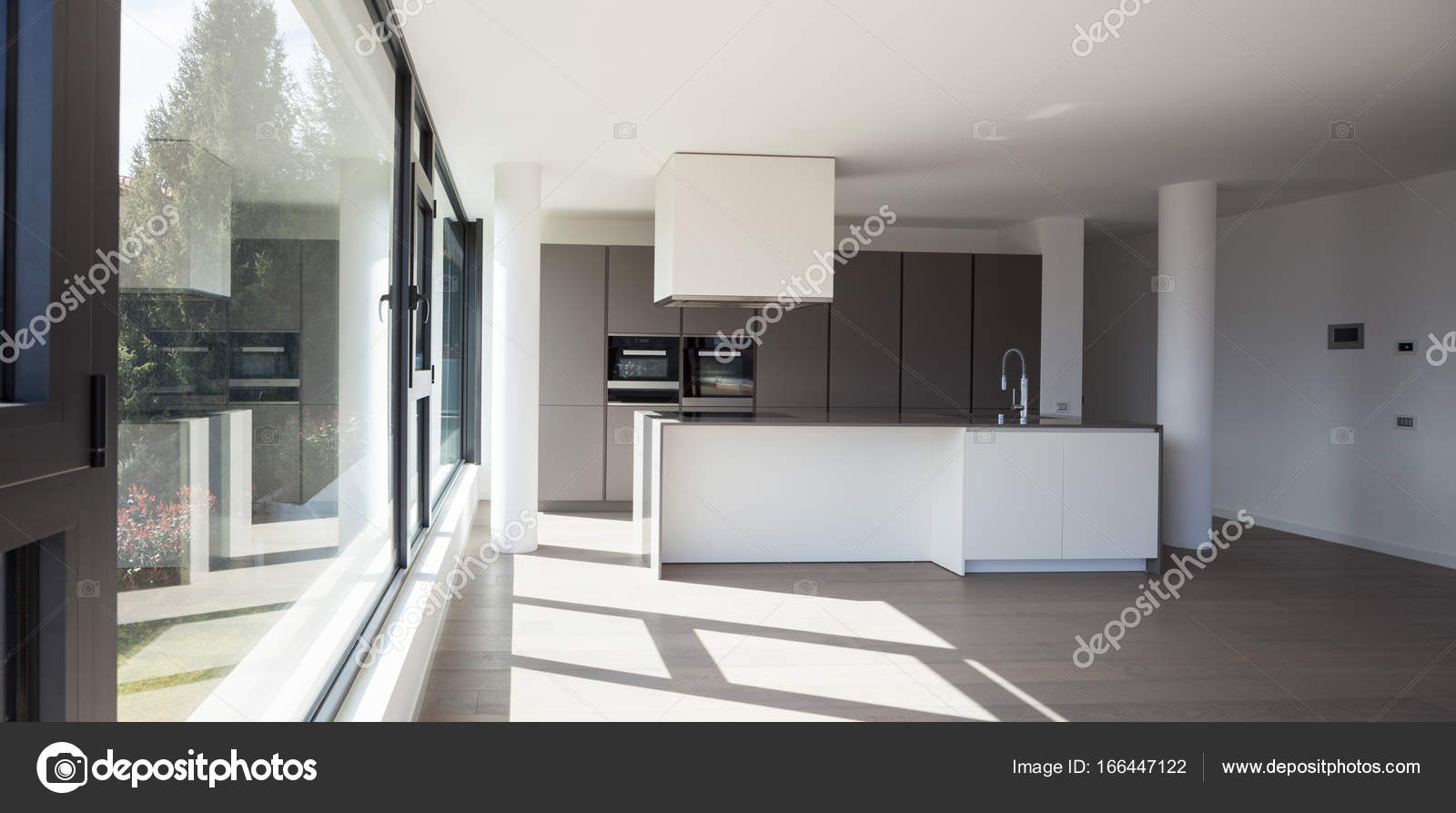 Cozinha Da Ilha Em Uma Ampla Sala Stock Photo Zveiger 166447122 Cozinha Da Ilha Em Uma Ampla Sala Stock Photo Zveiger 166447122