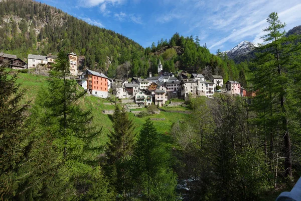 Doğada küçük bir İsviçre ülke — Stok fotoğraf