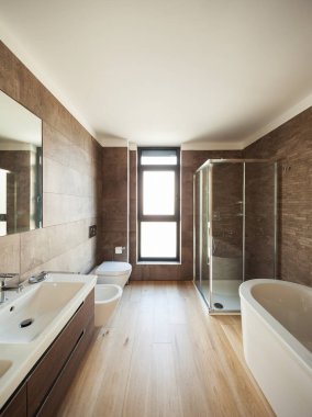 Modern banyo, içeride kimse yok