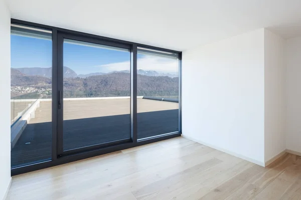 Moderne kamer met zicht op terras — Stockfoto
