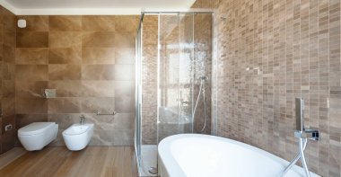 lüks banyo modern bir evde