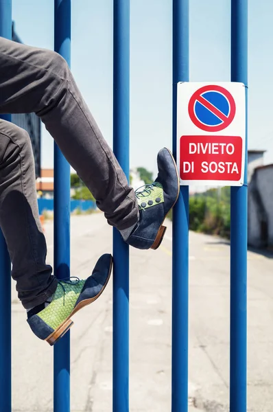 Cerrar puerta de cruce de vándalos — Foto de Stock