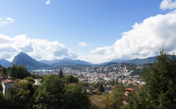 Panorama města Lugano v Ticinu — Stock fotografie