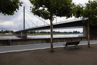 Dusseldor Oberkassler Köprüsü