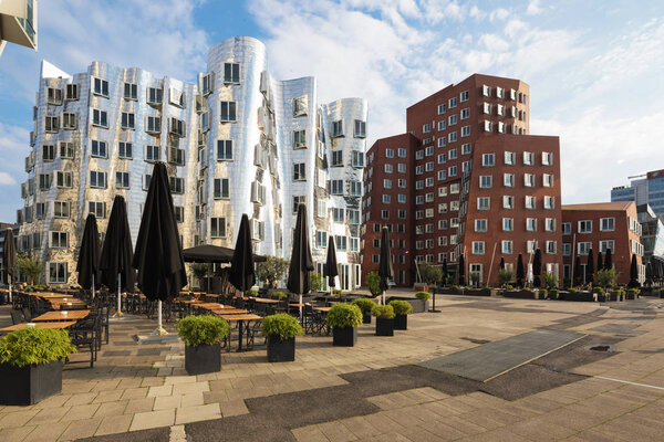 Busty architectures in Dusseldorf