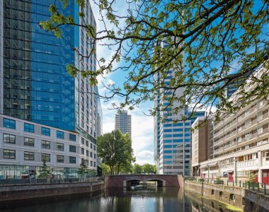 Rotterdam cityscape kanal ve Binalar ile