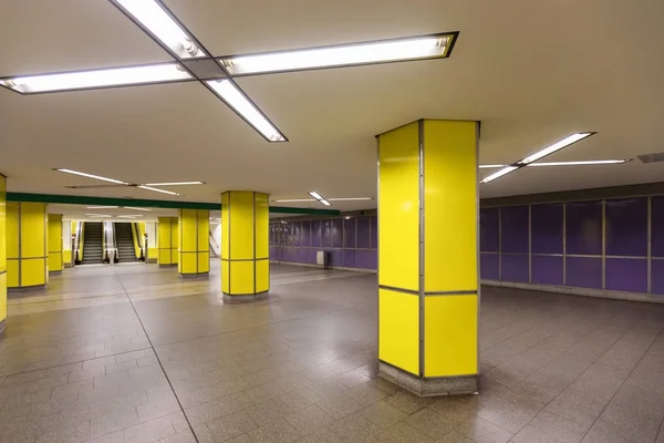 Yellow Hamburg metro — Stok Foto