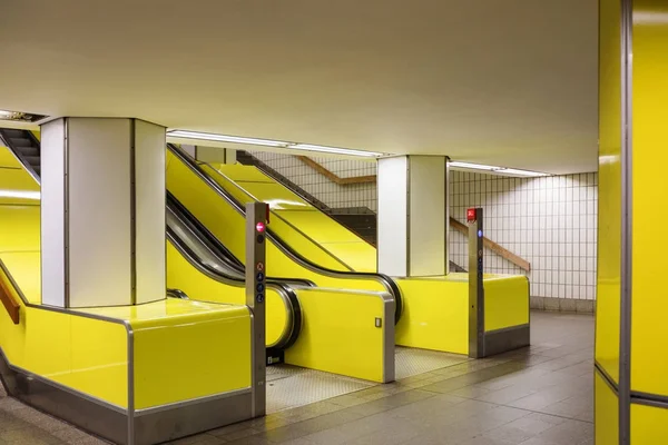 Rolltreppe in Hamburger U-Bahn — Stockfoto