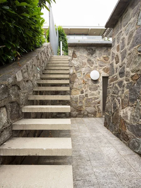 灰色の石の階段. — ストック写真