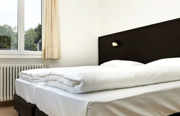 Hotel room, bedroom, nobody inside — Stock Photo, Image