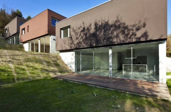 Modern villa, külső, a napfényes nap — Stock Fotó