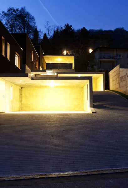 Modern house in the night — Stock Photo, Image