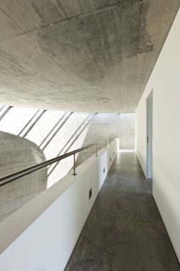 modern evde güzel: Çimento, iç mekan, geçiş 