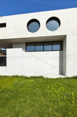 modern evde güzel: Çimento, açık, cephe 
