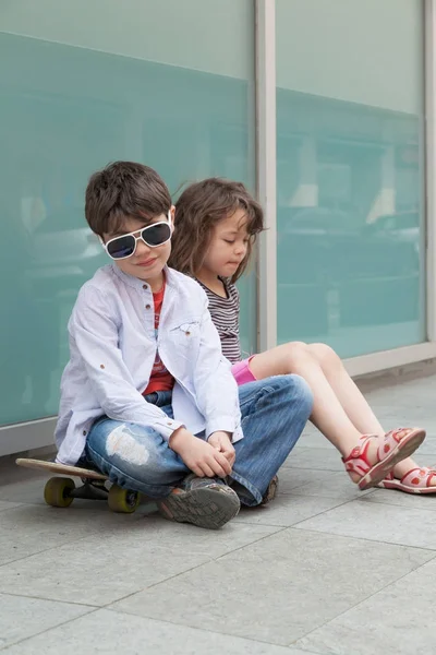 Retrato de dos niños — Foto de Stock