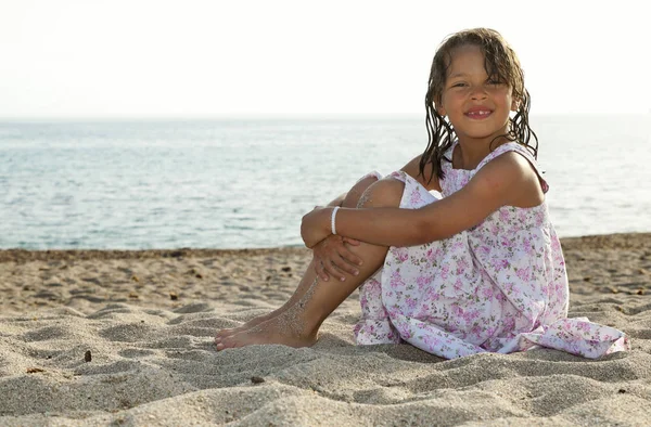 Porträtt Flicka Stranden — Stockfoto