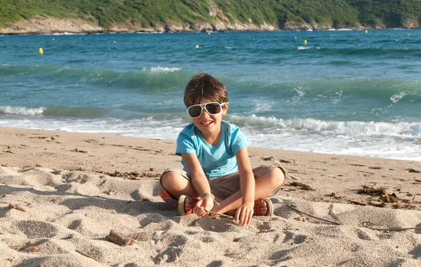 浜の男の子の肖像画 — ストック写真
